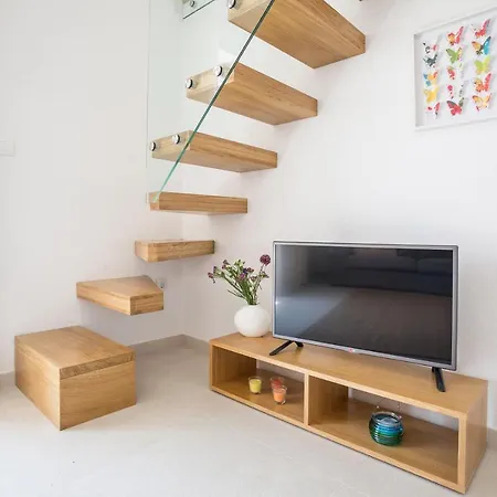 Brac With Pool וילה