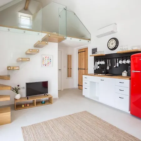 Brac With Pool וילה