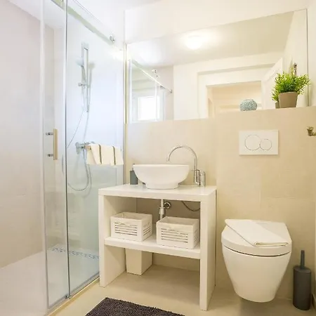 וילה Brac With Pool *